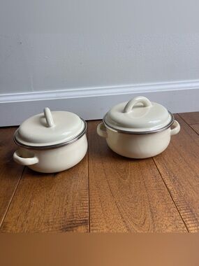 Lot of 2 Megaware Mini Cooking Pots .5 Qt w Lids Enamelware Made in Spain Cream
